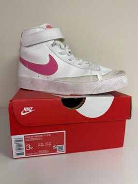 Nike: Kids' Blazer Mid '77 - White & Pink Sneaker, Size 3Y